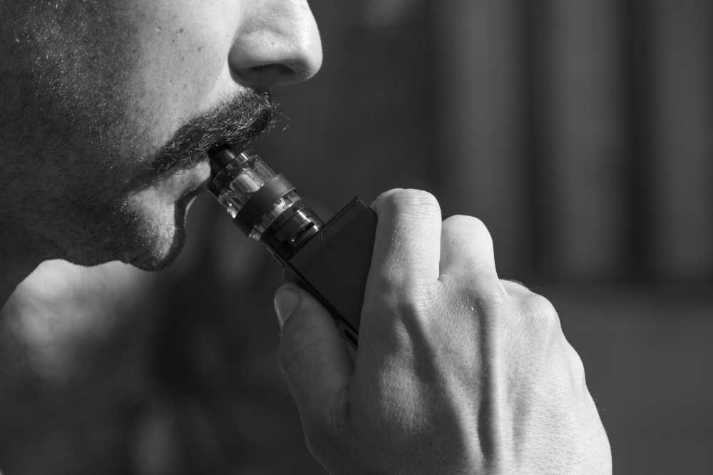 Does Vaping Stain Your Teeth